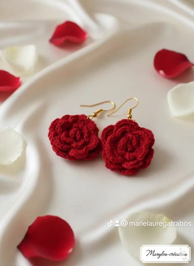 Boucles d'oreilles en forme de rose rouge 